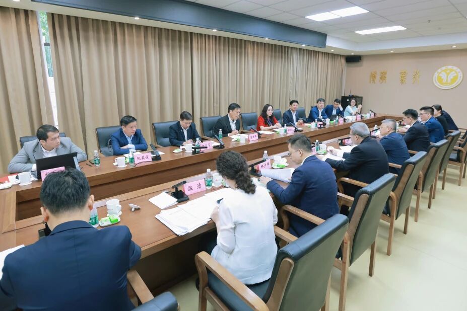 越南检察代表团到我校交流座谈